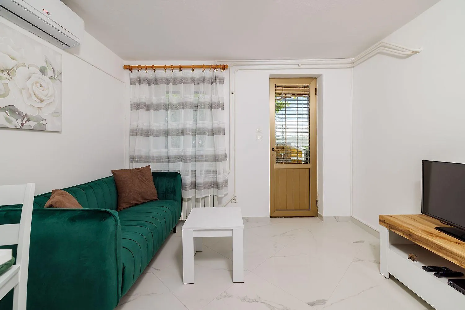 Renoviertes Apartment Nur 100 Meter Zum Strand Mit Meerblick, Grill, Terrasse Jadranovo
