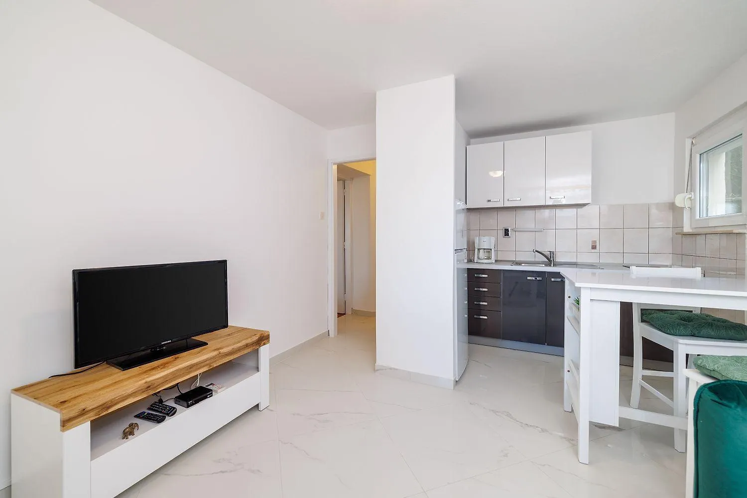 Renoviertes Apartment Nur 100 Meter Zum Strand Mit Meerblick, Grill, Terrasse Jadranovo 0*,  Croatia