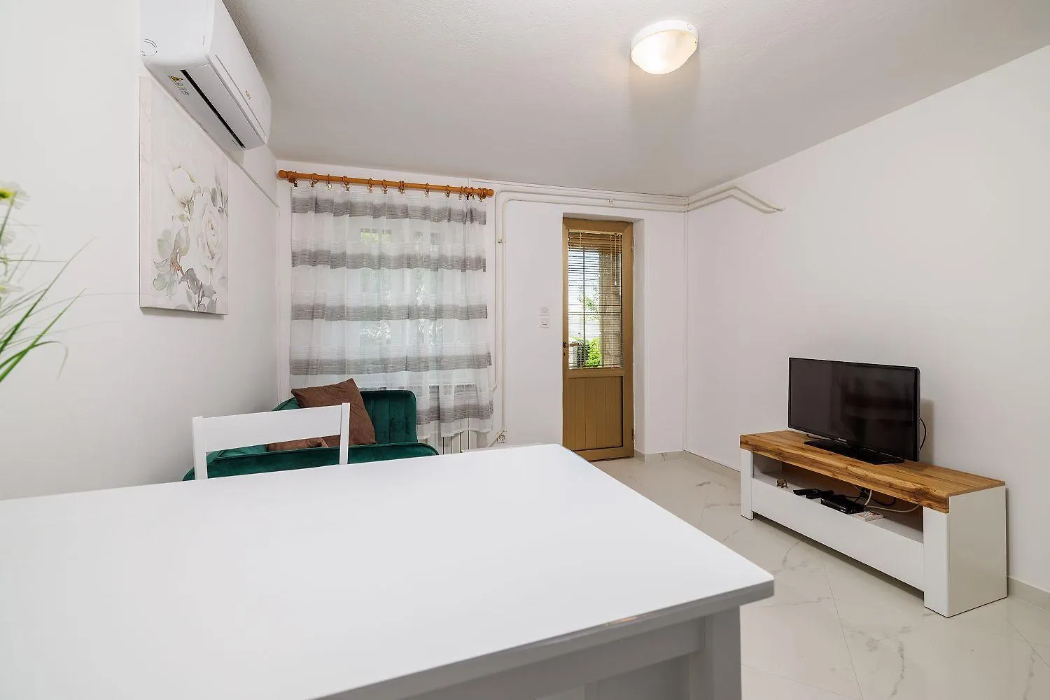 Renoviertes Apartment Nur 100 Meter Zum Strand Mit Meerblick, Grill, Terrasse Jadranovo