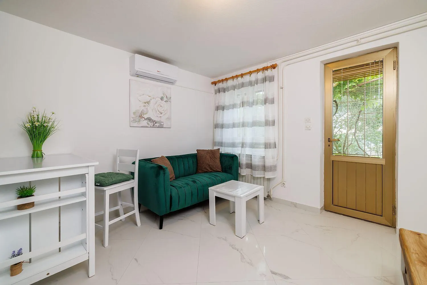 Renoviertes Apartment Nur 100 Meter Zum Strand Mit Meerblick, Grill, Terrasse Jadranovo