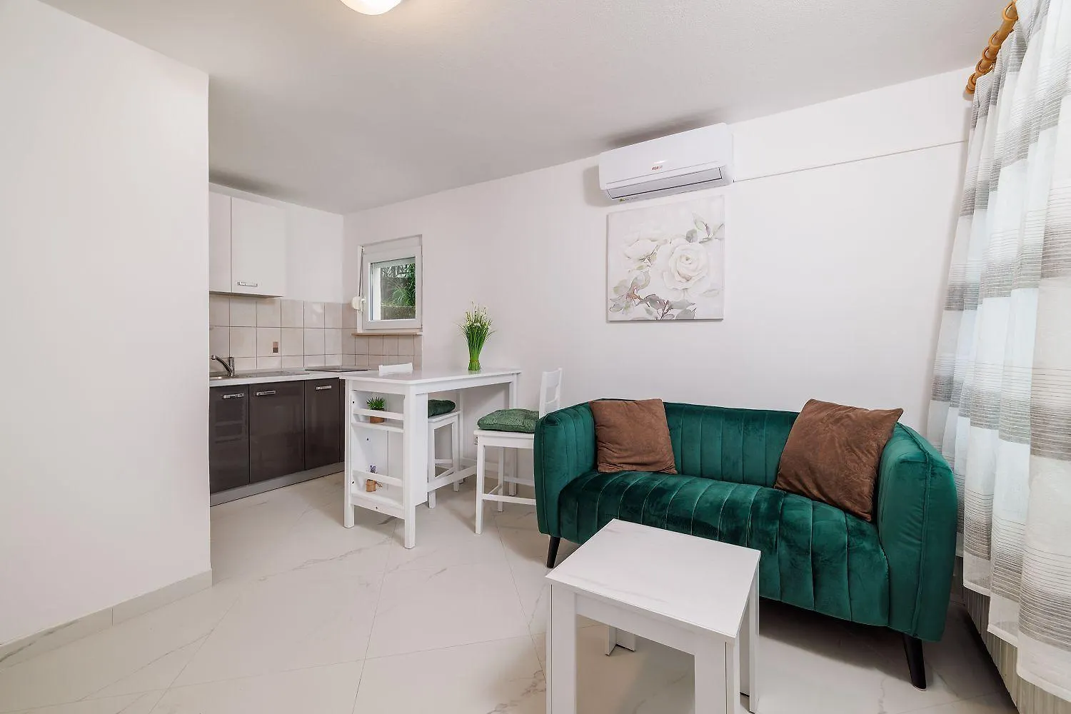 Renoviertes Apartment Nur 100 Meter Zum Strand Mit Meerblick, Grill, Terrasse Jadranovo